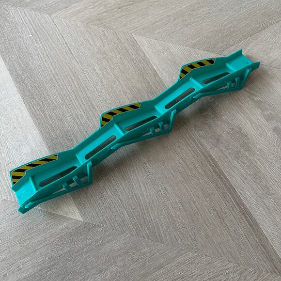 Hot Wheels W1479 Gorilla Takedown Wall Track Builder Replacement Part Piece - Picture 1 of 5